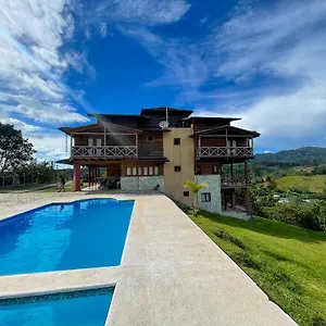  Villa Neblinas